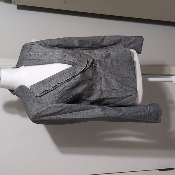 White House Black Market Jackets & Blazers - White House Black Market Seamed Jacket Size 4